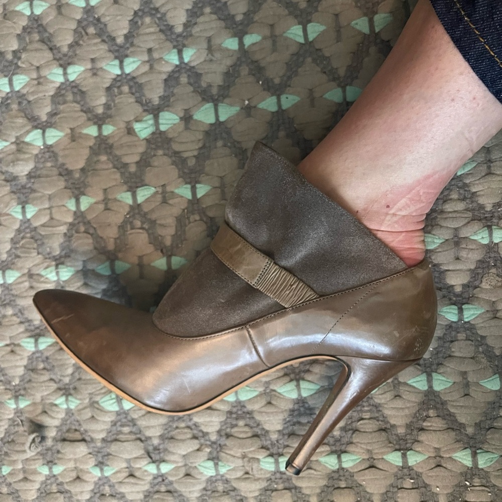 Maison Martin Margiela grey leather and suede pumps